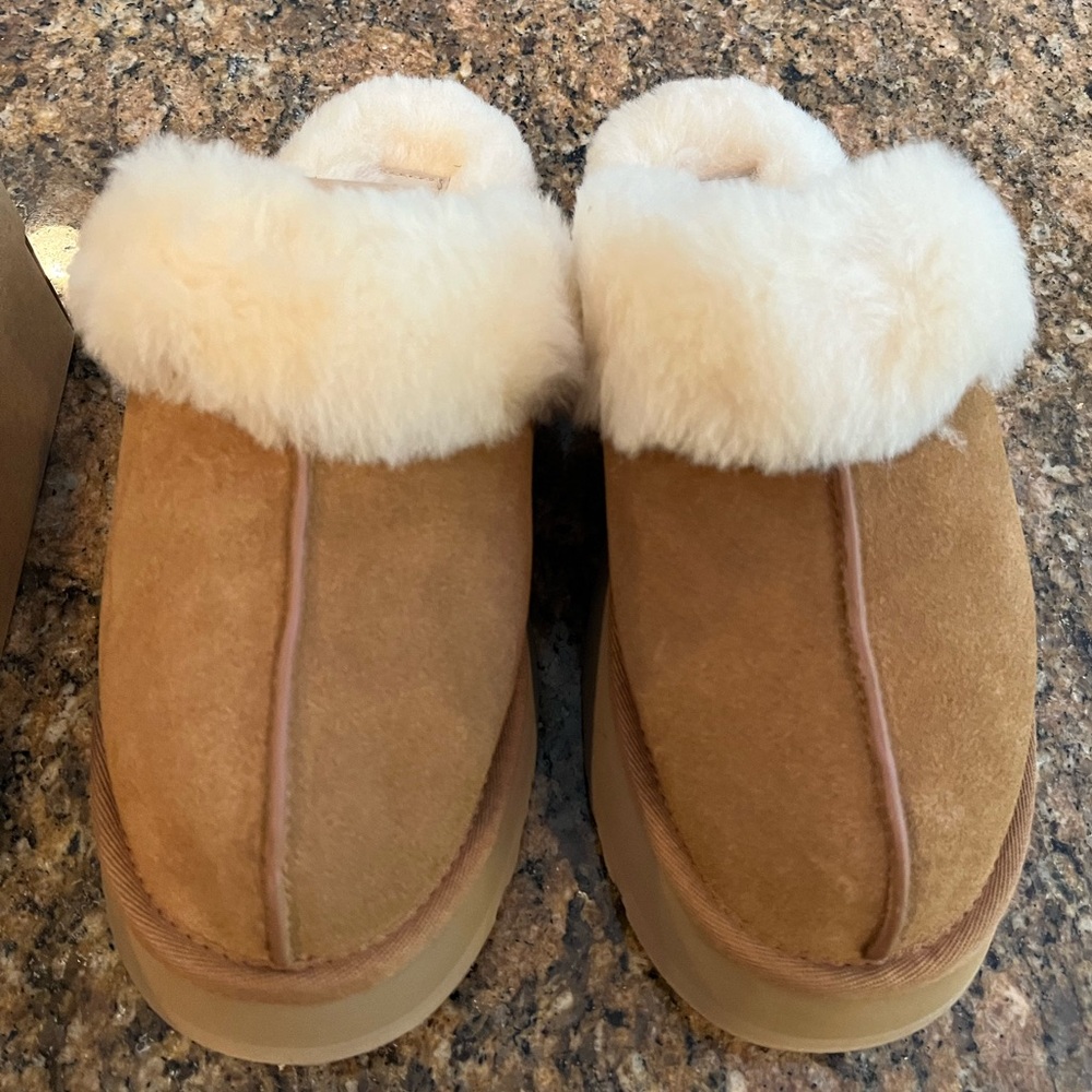 UGG Disquette size 8 in Chestnut